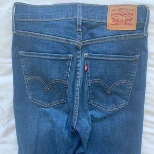 Levi’s- high waist skinny Jeans